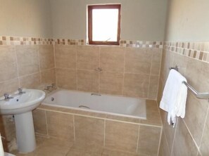 Douche, articles de toilette gratuits, serviettes fournies