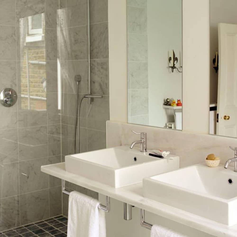 Jing Guang Center by null