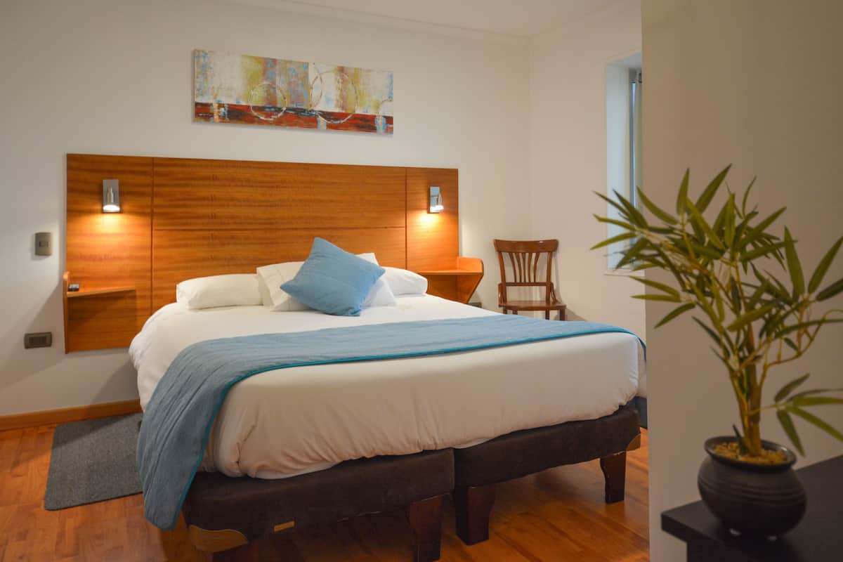 Superior tweepersoonskamer, 1 tweepersoonsbed, en-suite badkamer, uitzicht op binnenplaats | Luxe beddengoed, een kluis op de kamer