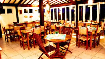Café da manhã com buffet grátis todos os dias