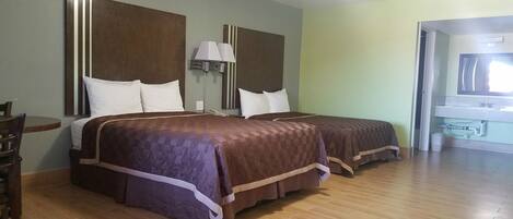 標準客房, 2 張加大雙人床 | 熨斗/熨衣板、免費無線上網