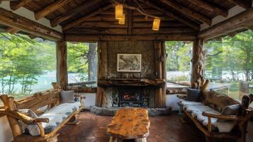 Breakfast, lunch, dinner served; local cuisine