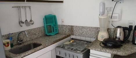 Comfort Apartment | Private kitchen | Fridge, microwave, oven, cookware/dishes/utensils