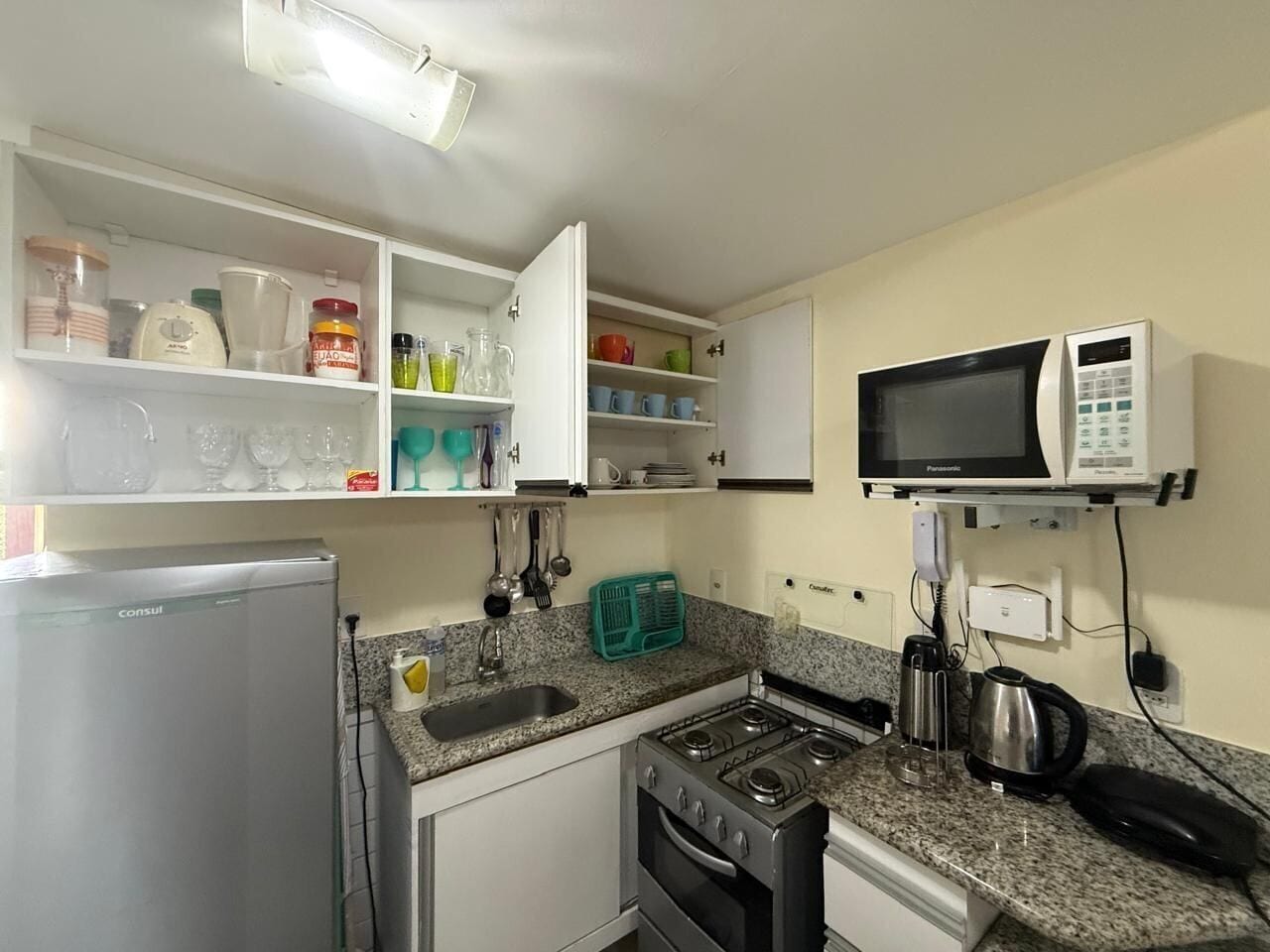 Comfort Apartment | Private kitchen | Fridge, microwave, oven, cookware/dishes/utensils