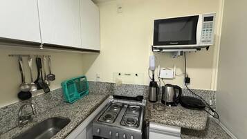 Comfort Apartment | Private kitchen | Fridge, microwave, oven, cookware/dishes/utensils