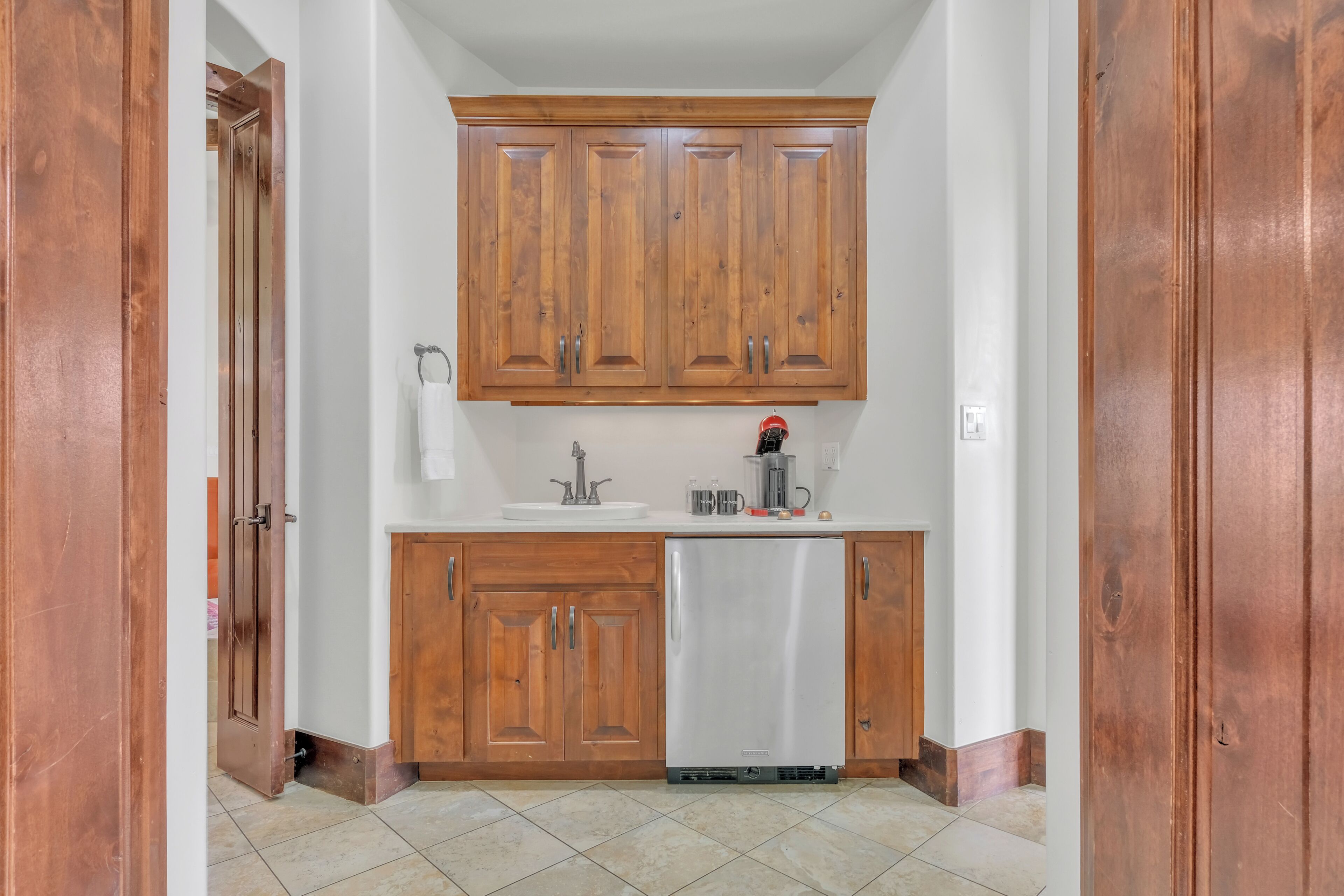 signature suite, 1 king bed, balcony, vineyard view | premium bedding, minibar, desk, soundproofing