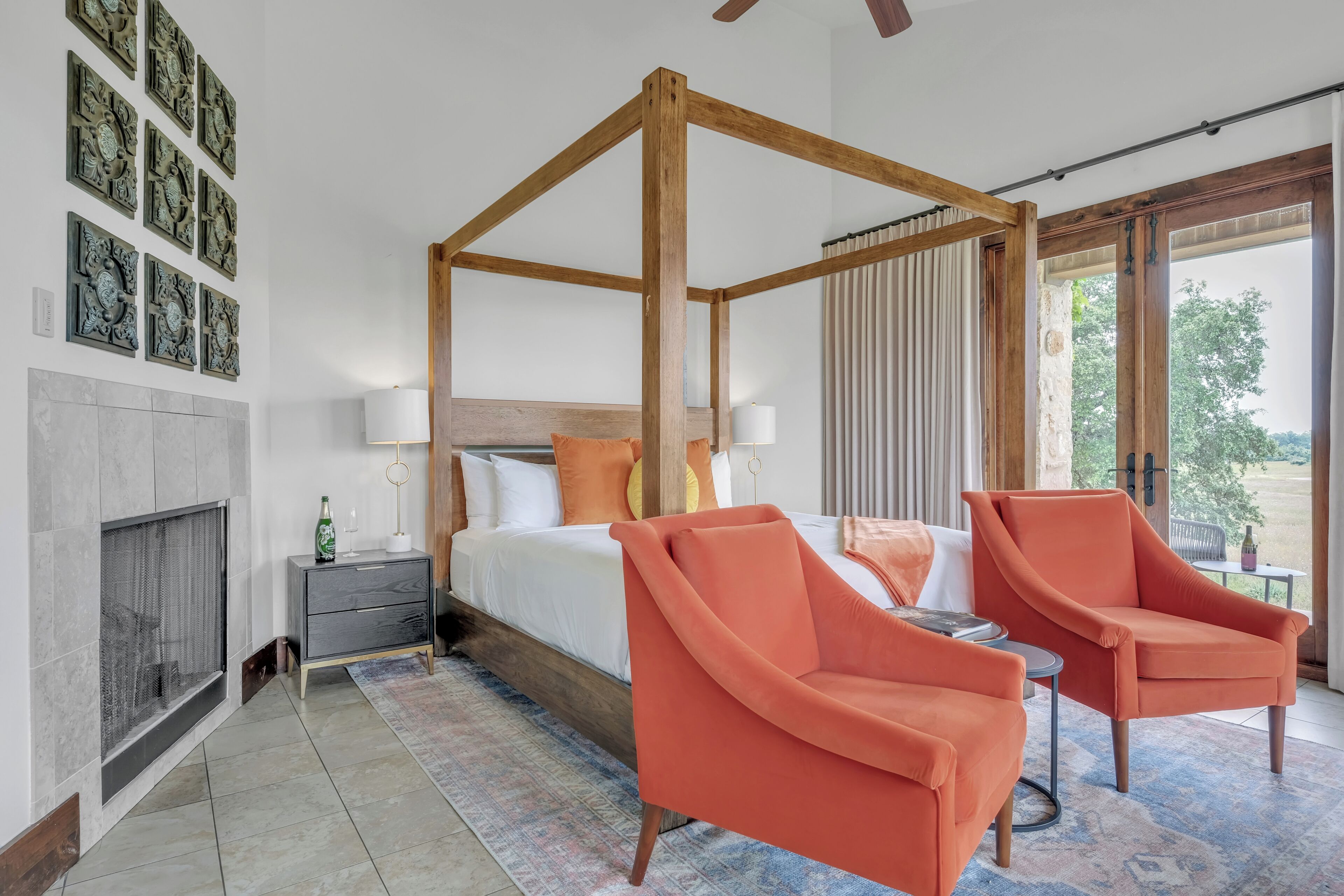 signature suite, 1 king bed, balcony, vineyard view | premium bedding, minibar, desk, soundproofing