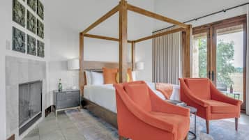 Signature Suite, 1 King Bed, Balcony, Vineyard View | Premium bedding, desk, soundproofing, iron/ironing board
