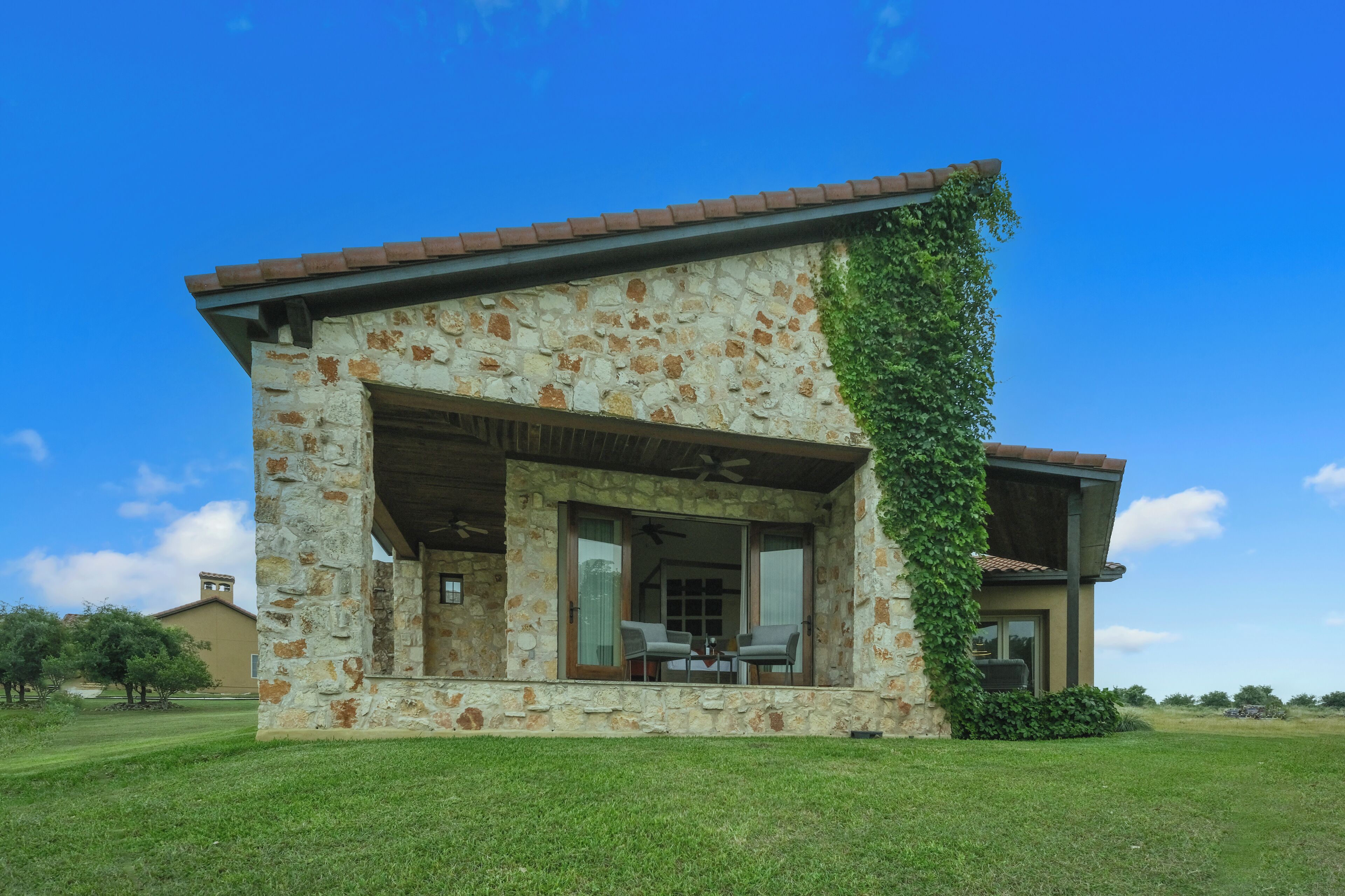 signature suite, 1 king bed, balcony, vineyard view | premium bedding, minibar, desk, soundproofing