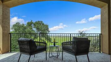 Habitación Deluxe, 1 cama King size, Terraza, vista al viñedo | Terraza o patio