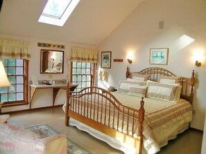 Iron/ironing board, rollaway beds, free WiFi