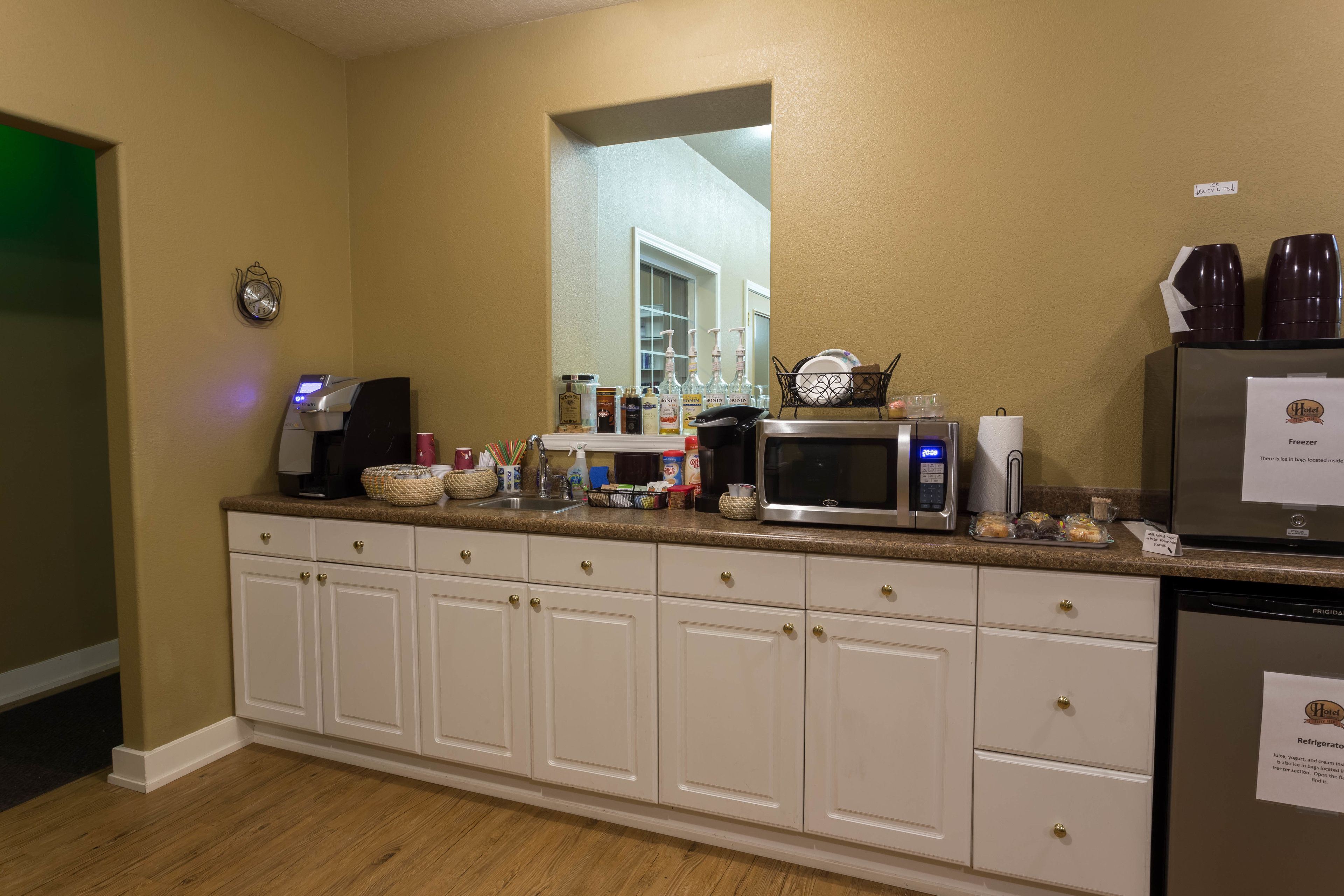 free daily continental breakfast