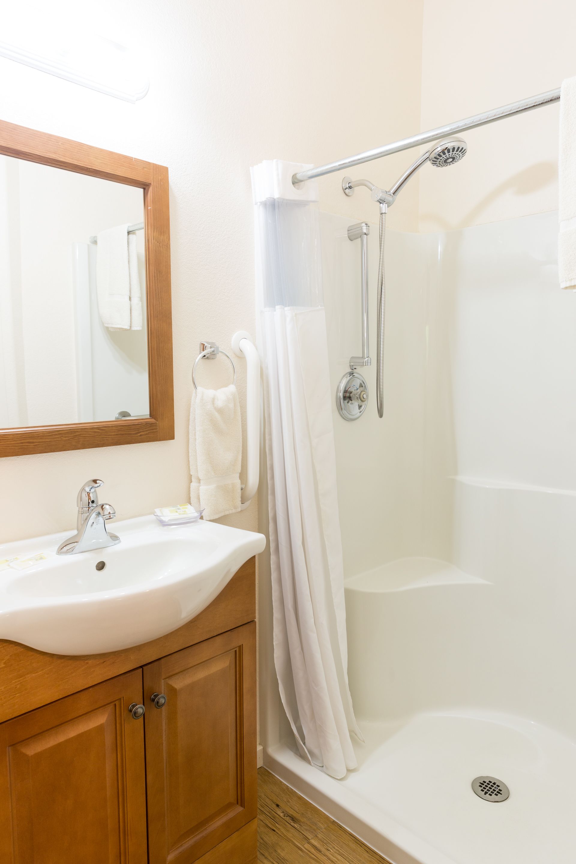 economy room, 1 queen bed, accessible, garden view | bathroom | free toiletries, hair dryer, towels