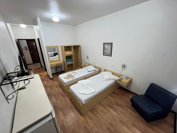 Superior Twin Room, 2 Single Beds | Minibar, in-room safe, desk, iron/ironing board