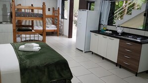 Minibar, desk, laptop workspace, blackout curtains - Pousada do Galdino (Blumenau)