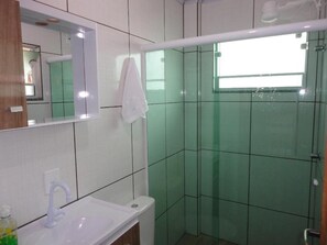 Shower, hair dryer, towels, soap - Pousada do Galdino (Blumenau)