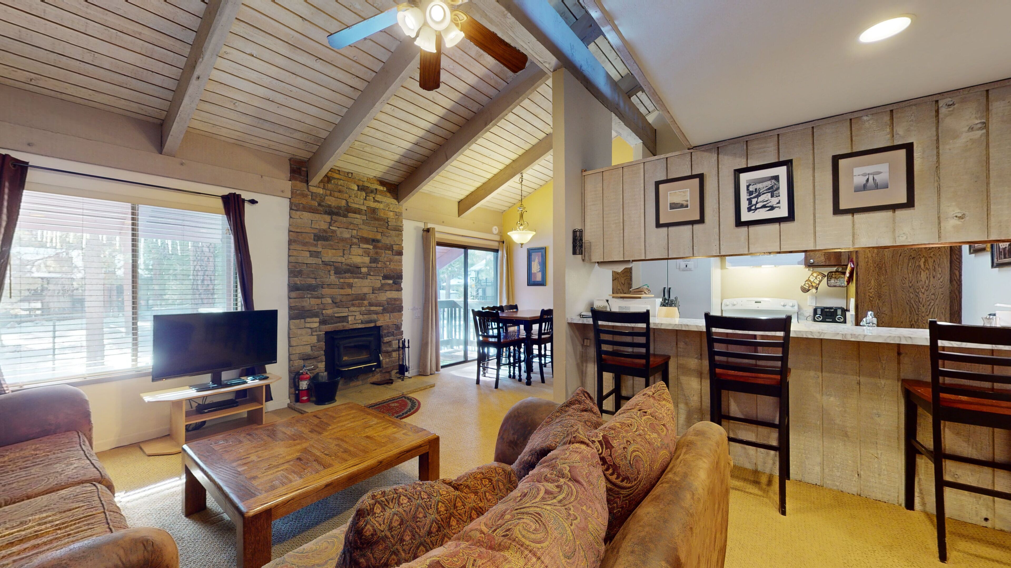Cozy 1 Bedroom Plus Loft Condo Perfect for Family Getaway in the Town of Mammoth
