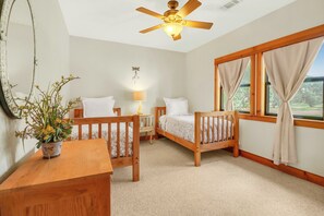 3 bedrooms, desk, iron/ironing board, WiFi