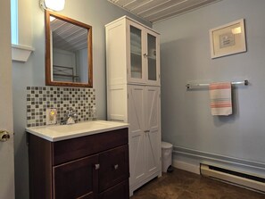 Combined shower/bathtub, hair dryer, towels, toilet paper