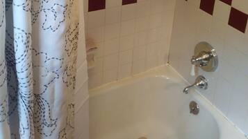 Combined shower/tub, hair dryer, towels