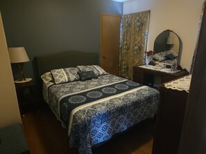 3 bedrooms, iron/ironing board, free WiFi, bed sheets