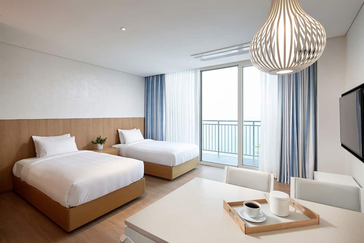 1 bedroom, blackout drapes, free WiFi, bed sheets