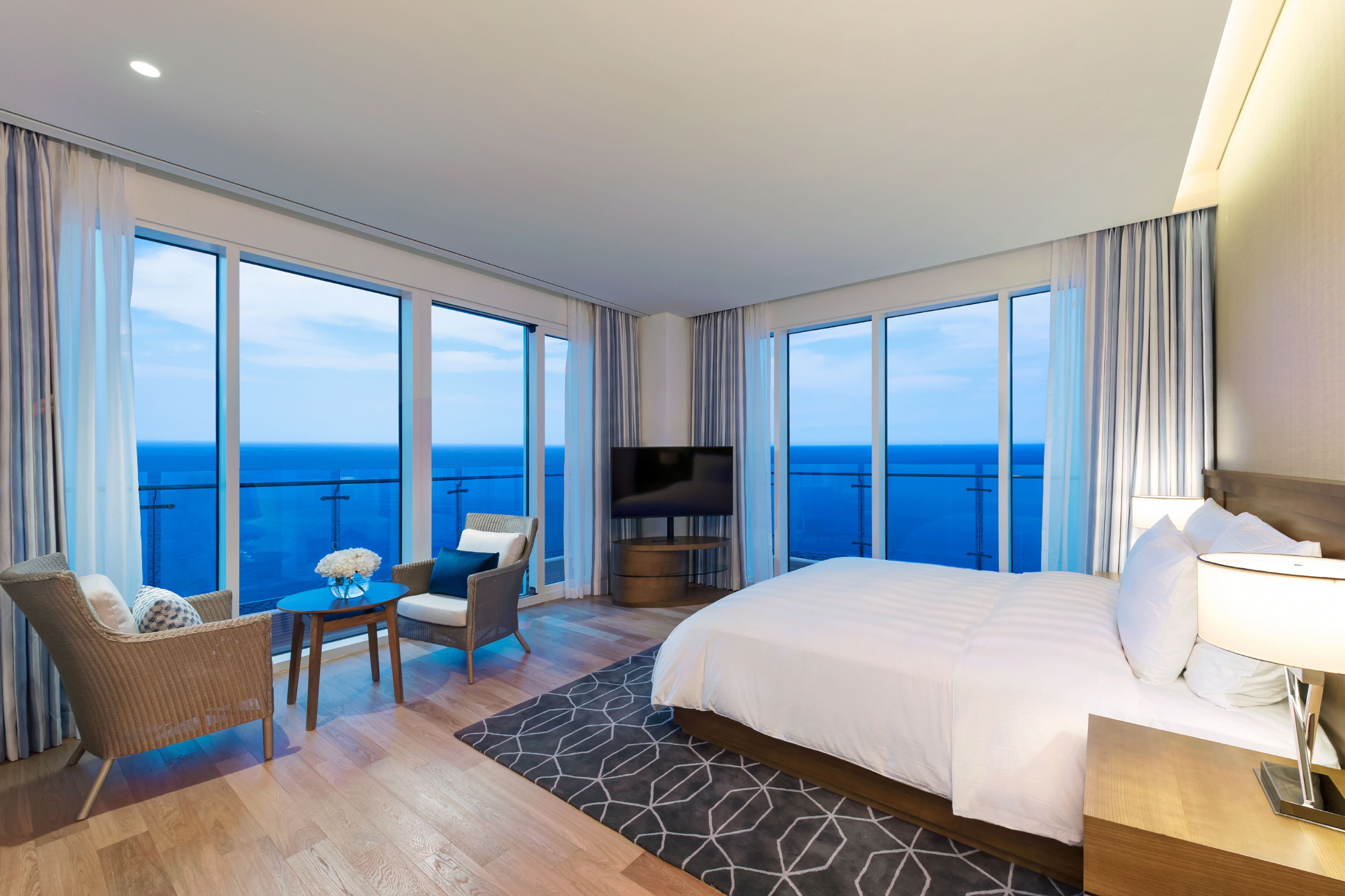 Premier View Suite | Blackout drapes, free WiFi, bed sheets
