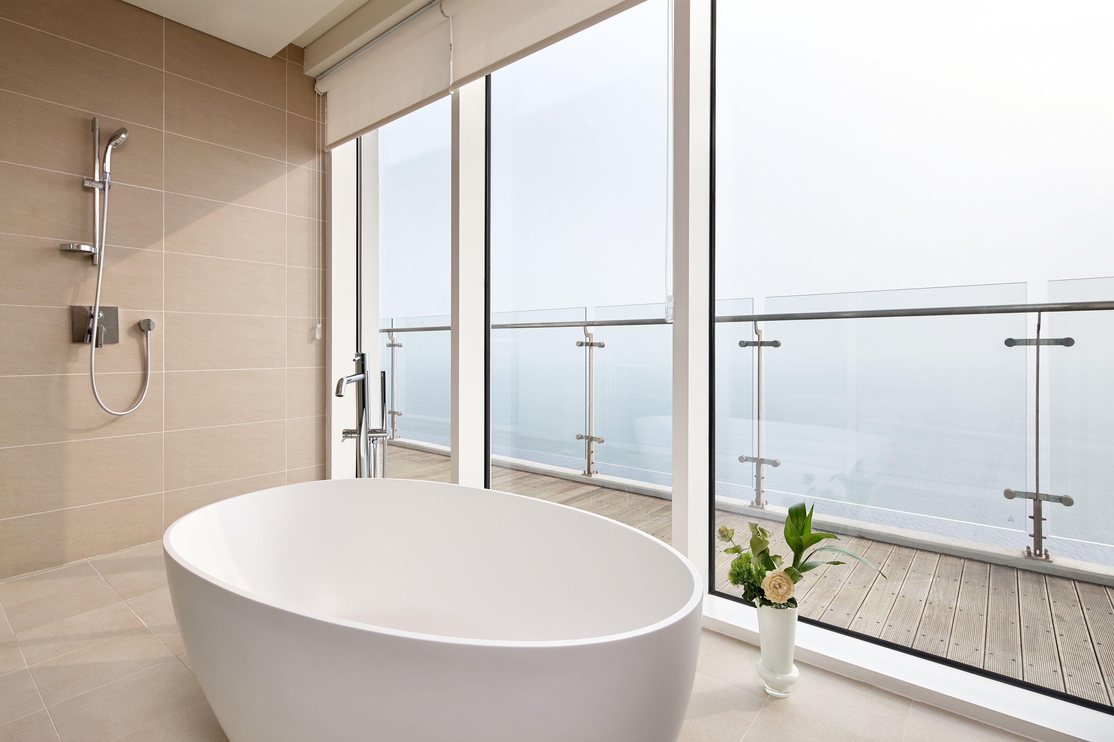 deluxe suite double, ocean view | deep-soaking bathtub