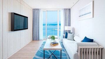 Blackout drapes, free WiFi, bed sheets