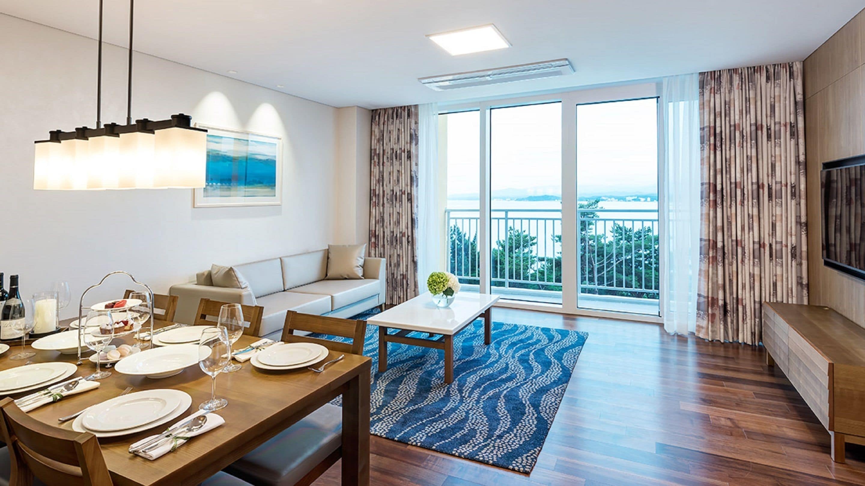 Blackout curtains, free WiFi, bed sheets