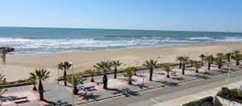 Large house, with pool, barbecue, garden, wifi 1500 meters from sandy beach