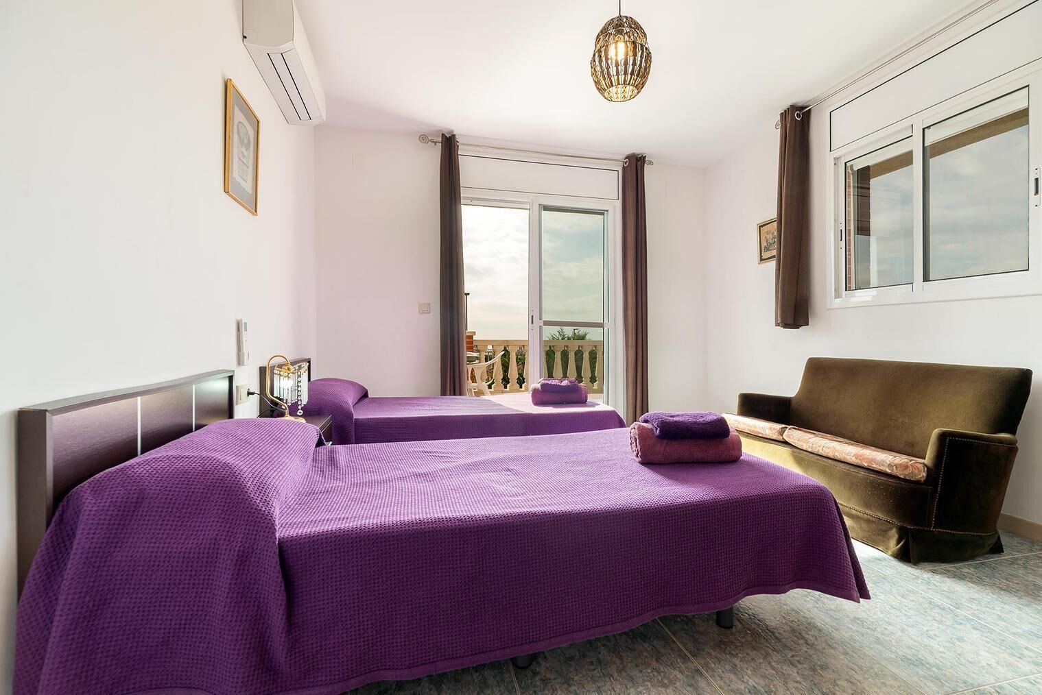 7 bedrooms, in-room safe, iron/ironing board, free WiFi