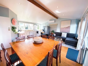 Dining room - Kauri Villas (Parua Bay)