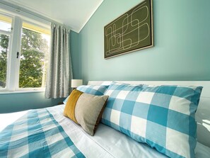 2 室のベッドルーム、高級寝具、アイロン / アイロン台、WiFi (無料)