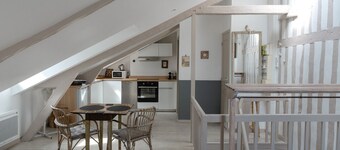 STUDIO MIT CHARME. ROMANTIC. RUHE. VOLLSTÄNDIGES ZENTRUM. RENOVIERUNG 2017. SEHR HELL