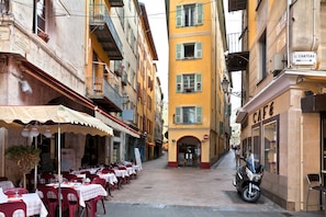 Outdoor dining - Studio with garage near the Port of Nice (Nice)