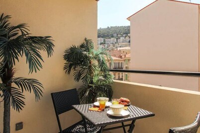 Studio with garage near the Port of Nice