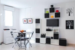 Dining - Studio with garage near the Port of Nice (Nice)
