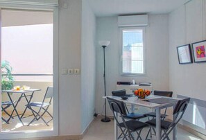 Dining - Studio with garage near the Port of Nice (Nice)