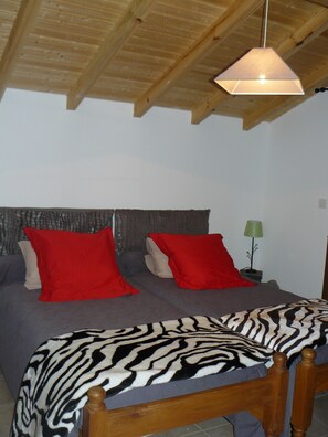 4 bedrooms, iron/ironing board, free WiFi, bed sheets - LA LANDAISE DU CHARPENTIER <br>17 Chemin Traouquevert <br>40430 CALLEN  (Callen)