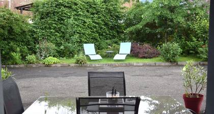 Gite entrée et parking à usage privatif / patio au bord de l'eau