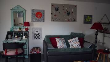 Télévision, lecteur de DVD, livres, vidéothèque