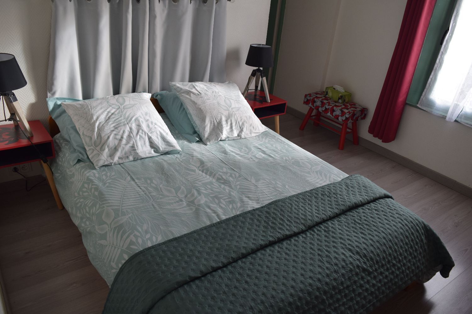 1 chambre, bureau, chambres insonorisées, fer et planche à repasser