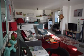 TV, DVD player, books, video library