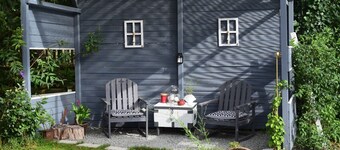 Gite with private entrance and parking / waterfront patio