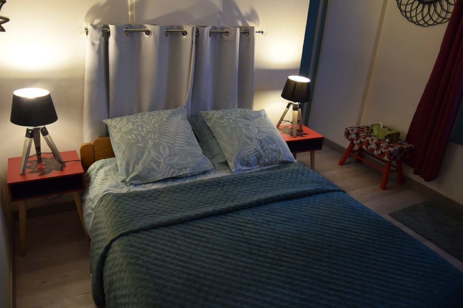 1 slaapkamer, een bureau, geluiddichte muren