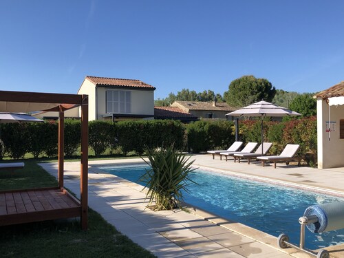 Furnished Tourist 4 * for 2-3 people, swimming pool and views of the Luberon
