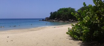 Creole villa with garden 600m from leroux beach.