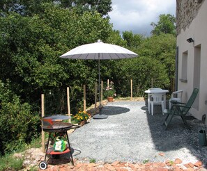 Outdoor dining - Cottage in the heart of the Périgord-Limousin Regional Nature Park (Dournazac)