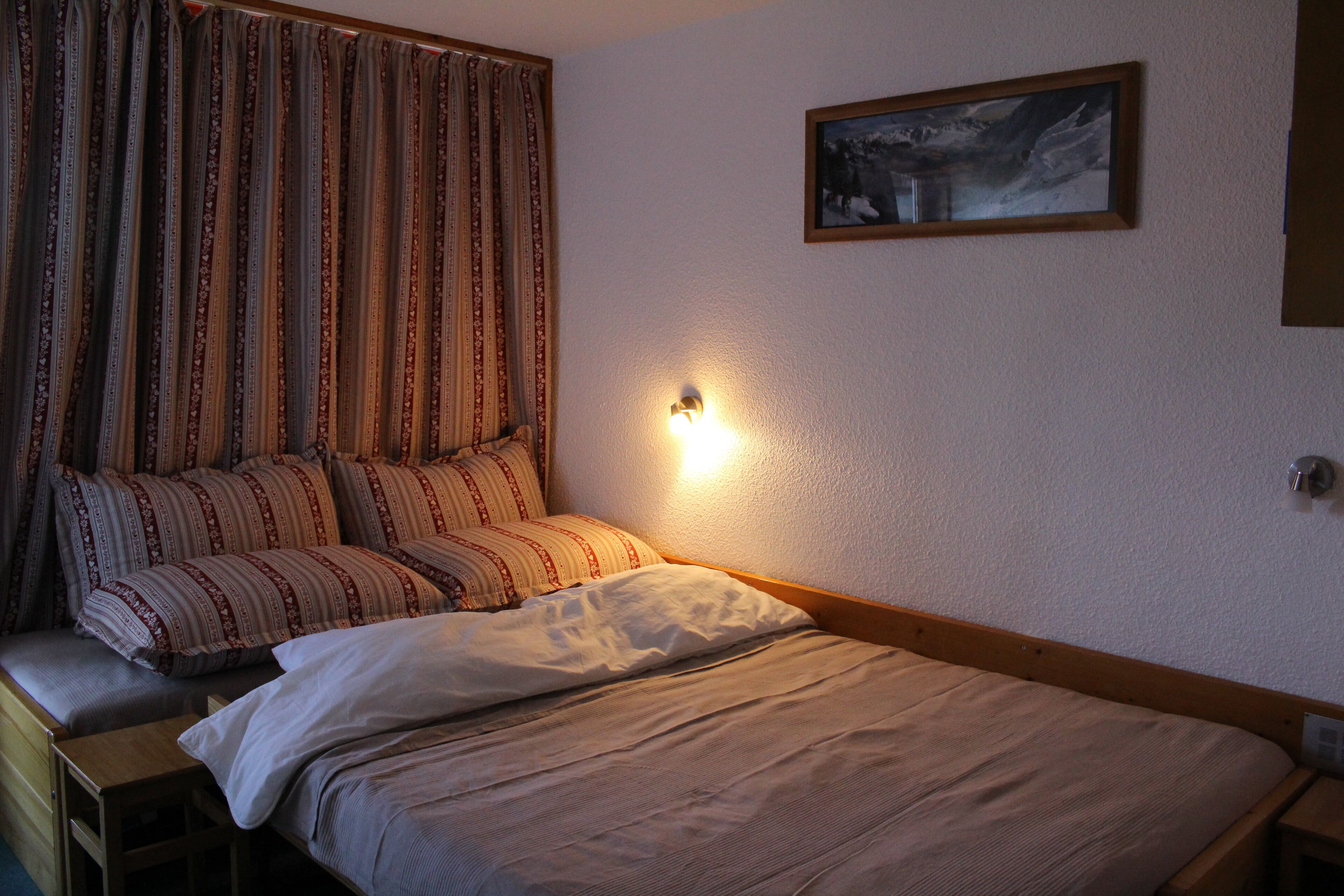 Iron/ironing board, free WiFi, bed sheets